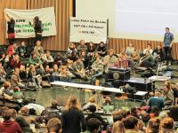 Studierende der Uni Freiburg haben das Audimax im KG II besetzt. Sie wollen gegen die geplante Wiedereinführung von Studiengebühren und die Erhöhung der Semestergebühren protestieren.