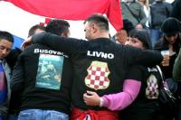 Ustascha-Fan (links; Quelle: www.croatia-presse.de)