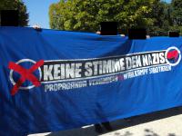 Kampagnen-Transparent bei Protesten gegen die NPD in Ladenburg