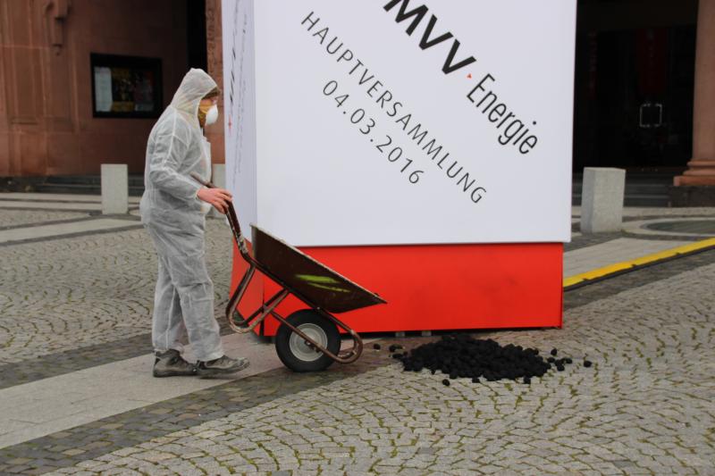 Kreativer Protest von Ende Gelände Mannheim gegen MVV und GKM - 5
