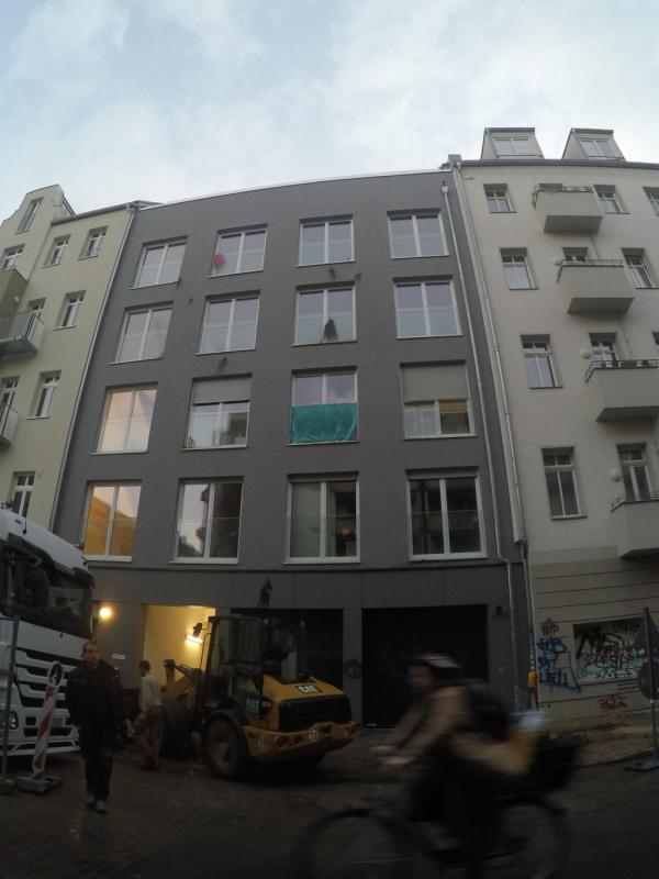 Farbe gegen Neubau in der Riager Straße/Berlin