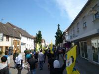 Langer Marsch der kurdischen Jugend durch Rheinau/Freistett