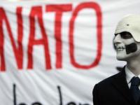 Ob er wohl nach Freiburg kommt? Ein maskierter Demonstrant während einer Kundgebung gegen die Münchner Sicherheitskonferenz im Februar