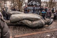 Gestürzte Lenin-Statue mit klarem politischen Bekenntnis