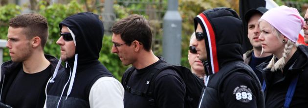 Nazis aus Mittelsachsen am 1. Mai 2015 in Saalfeld: links Michél Sajovitz, in der Mitte <a href=http://linksunten.localhost/node/145833/