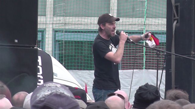 Uwe Mindrup aus Oldenburg während der „HoGeSa“-Demo in Köln