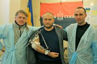Ivan Yasniy, Dmitrij Jarosch /Rechter Sektor) und Leonid Kanter bei einer Privatvorstellung der Doku "The Ukrainians" im Krankenhaus, Februar 2015