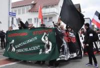Rund 150 Neonazis sind am Samstag durch das schwäbische Göppingen gezogen – die Polizei hat sie an der langen Leine gelassen.„Autonome Nationalisten“ in Göppingen; Photo: J.F.