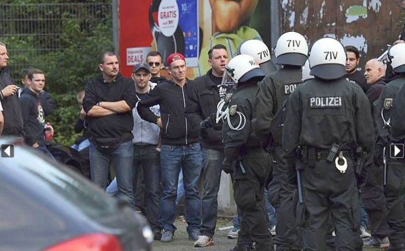 HoGeSa in Essen 2014. Michalek wird festgenommen 1/3