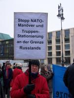 Mahnwache gegen NATO-Truppenverlegung nach Osteuropa (7)