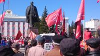 Rede Jurtschenkos vor dem goldenen Symbol der Verachtung der Arbeiterklasse