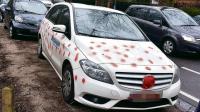  Bebelallee: Pünktchen- Attacke auf einen weißen Mercedes