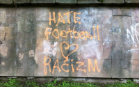 graffito: "hate football, love racizm"