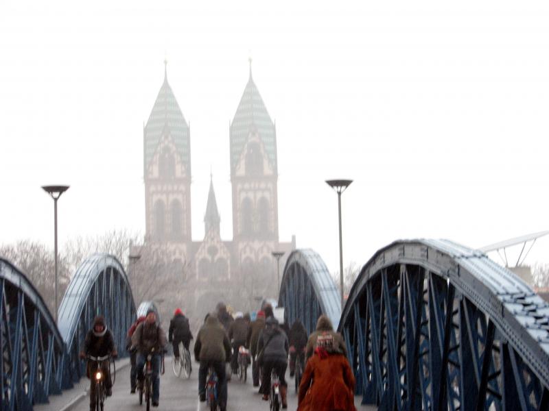 Raddemo auf der Blauen Brücke