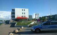 Farb-Angriff auf den Flensburger Neubau "Klarschiff": Die Südfassade des Gebäudes ist beschmiert. Foto: Bonsen