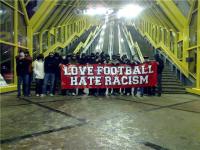 Partizan Fans mit Banner