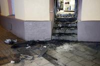  Bei dem Brand ging der Eingangsbereich des Thor-Steinar-Ladens kaputt.