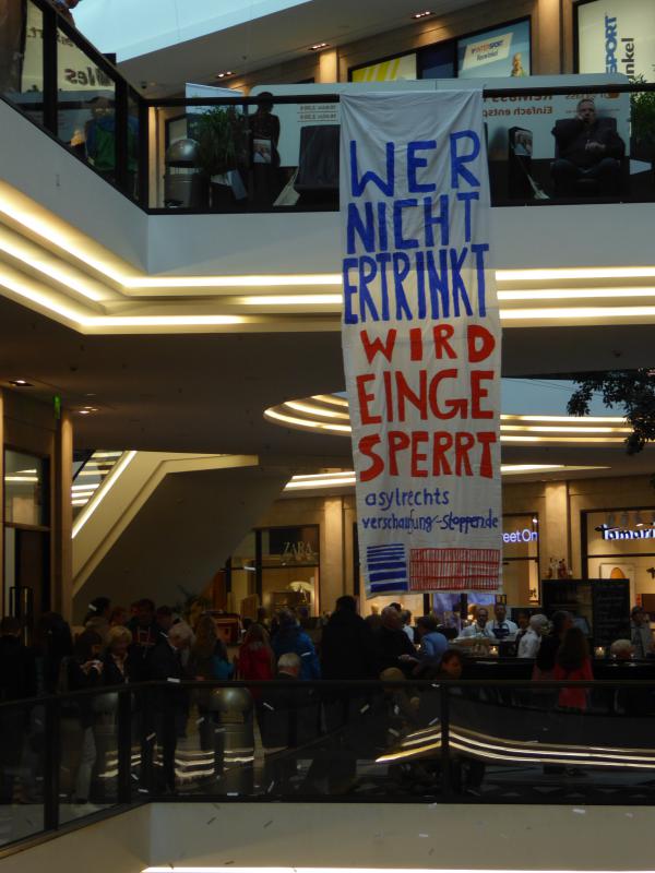 Banner-Aktion in Münster: Asylrechtsverschärfung stoppen! 1