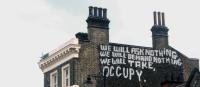 Graffiti in London (2012), welches einen Spruch aus dem Mai 1968 in Paris aufgreift
