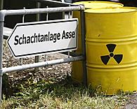 Im maroden Atommülllager Asse nahe Wolfenbüttel in Niedersachsen ist erneut radioaktive Lauge entdeckt worden. Die Schachtanlage gerät unter anderem wegen ihrer zunehmenden Instabilität immer wieder in die Schlagzeilen.