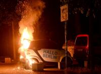 Hallo Berlin! In der Hauptstadt - hier ein Bild von 2014 aus Kreuzberg - brennen längst nicht mehr nur "Bonzenkarren". 