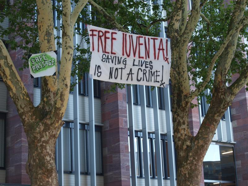 Free Iuventa! Saving lives is not a crime! Save passage!