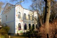 Das Haus der Burschenschaft Hannovera Göttingen ist immer wieder Ziel von Farbbeutelwerfern. Die jüngste Sprayer-Botschaft „Seit Duderstadt ist Jagd eröffnet“ bezieht sich vermutlich auf die Kundgebungen des Burschenschaftlers Lars Steinke in Duderstadt.