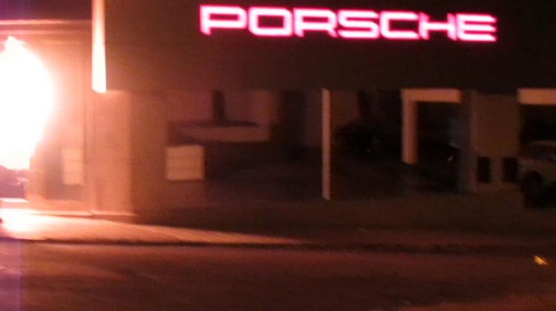 Angriff auf Porsche-Händler