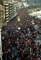 Niemals zuvor gab es eine so große Demo in Donostia wie nach der Schließung des Egunkaria