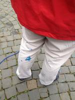 Ricarda Rieflings weiße Hose wurde von Farbeiern getroffen...