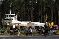 Das fruehere Greenpeace-Schiff "Beluga" als Mahnmal
