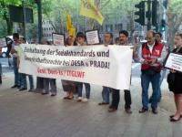Proteste vor Prada-Filiale in Düsseldorf