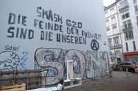 Der Schriftzug "Smash G20 - Die Feinde der Freiheit sind die unseren" ist in Hamburg auf einer Wand im Karolinenviertel in der...Foto: dpa