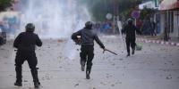 Immer wieder gehen tunesische Polizisten hart gegen Demonstranten vor Foto: dpa