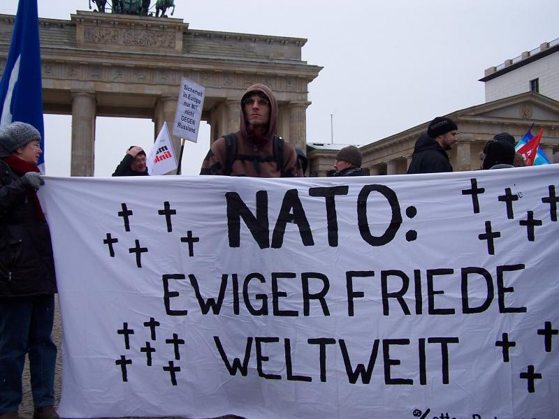 Mahnwache gegen NATO-Truppenverlegung nach Osteuropa (21)