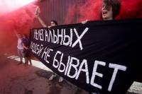 Kein Mensch ist illegal - Aktion in Moskau vor dem Lager
