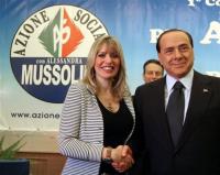 Alessandra Mussolini und Silvio Berlusconi (wenn die Mehrheiten nicht reichten, dann mit Mussolinis Enkelin und Co.)