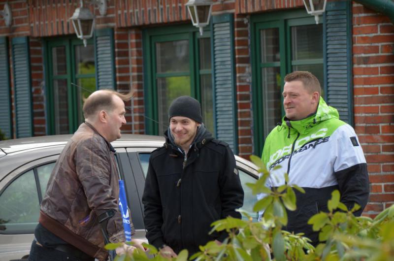 Daniel Gawenda (Bildmitte) beim NPD-Landesparteitag 2015 in Bösel-PetersdorfFoto: recherche-nord