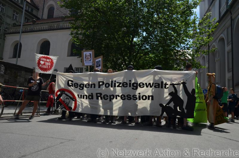 Demonstration vor der Ettstraße