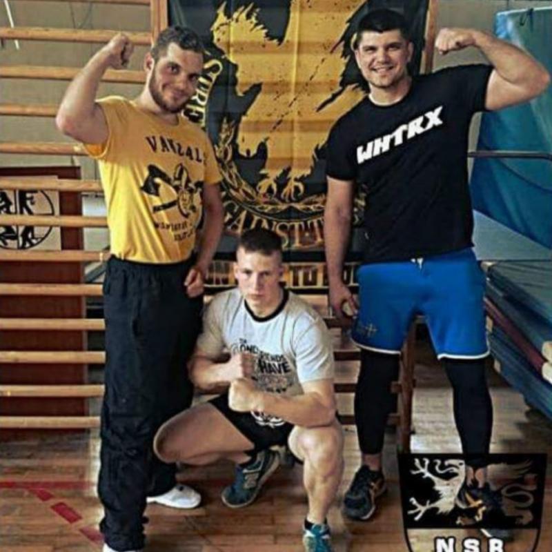 Rostocker Neonazi David Mallow (Mitte) mit Dennis Nikitin (Rechts)