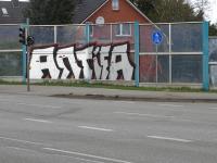 antifa-bombing über nazi-tags