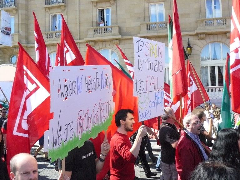 Wenn Spanien zu groß zum Absturz ist, können wir helfen