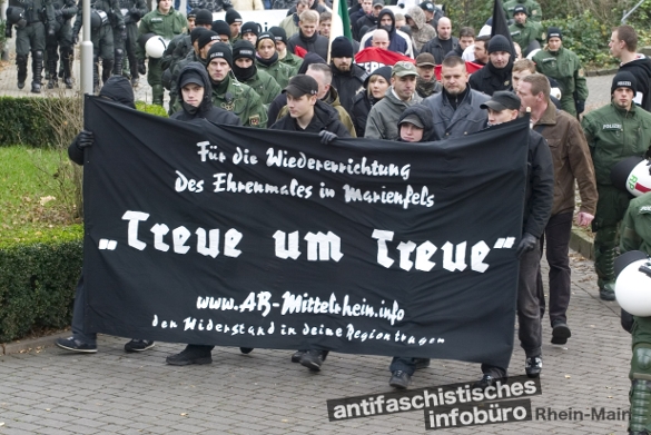 Nassau 2007: Christian Häger (ganz rechts, mit Ordnerbinde) schaut nach dem rechten, Sven Lobeck (mit Kappe und Palituch) läuft direkt hinter Thorsten Heise und Ralph Tegethoff