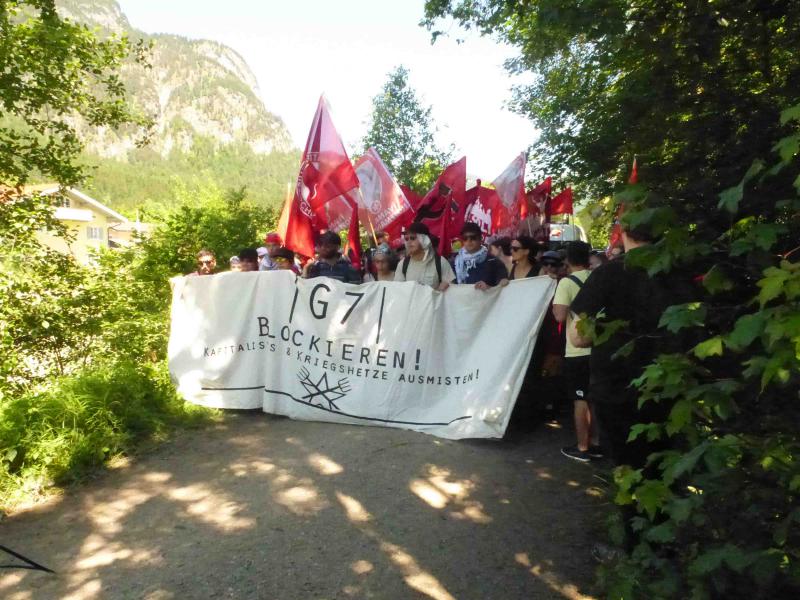 Sonntag, Antirepressionsdemo: Aufstellung