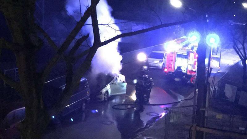  Der Leserreporter hörte eine kleine Explosion, fotografierte den Feuerwehreinsatz