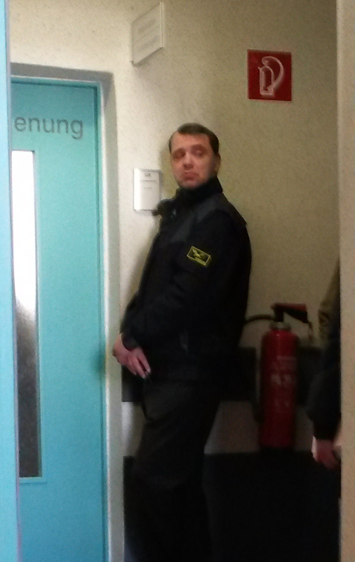 Andreas Krause am 01.04.2016 als Sicherheitskraft für „Condor Security“ in der Ausländerbehörde Magdeburg