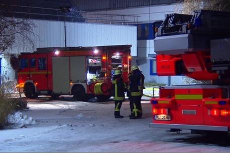 42 Feuerwehrleute konnten den Brand bei AstraZeneca in Wedel schnell löschen.Foto: TV NEWS KONTOR
