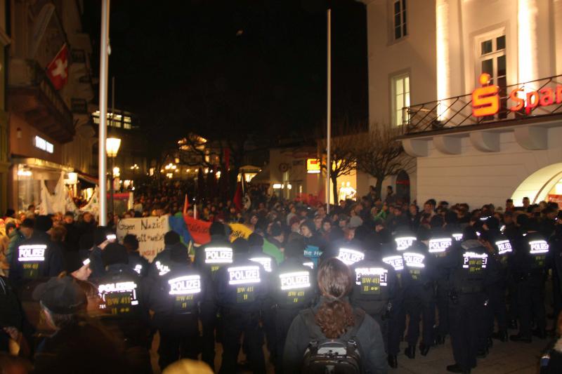 Demo wird von der Polizei gestoppt...