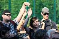 David Linke mit Maria Fank (Ring Nationaler Frauen, NPD) bei der eskalierten Bürger_innenversammlung in Hellersdorf, anlässlich der Eröffnung einer neuen Geflüchtetenunterkunft (09.07.2013, Hellersdorf)