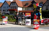 NPD-Infostand: Marco Kister, Jan Jaeschke und Arthur Sitarz (von links) am 20.07.2015 in Sinsheim